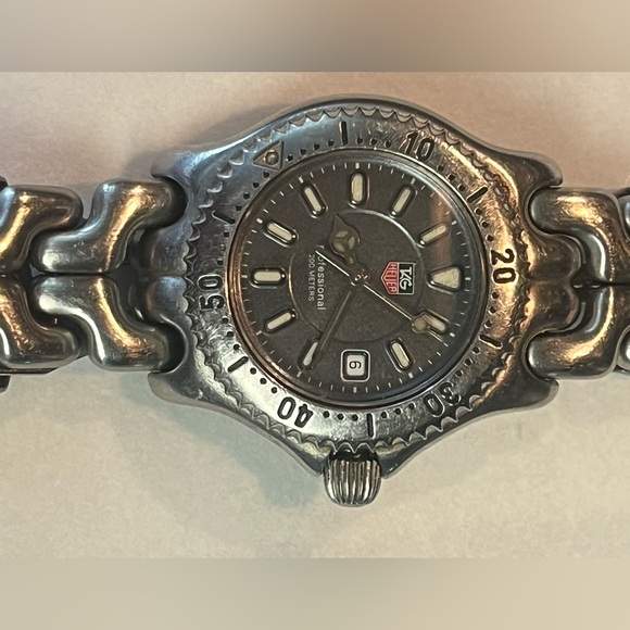 Tag Heuer Vintage Silver Gray Women’s
Watch - Picture 10 of 13